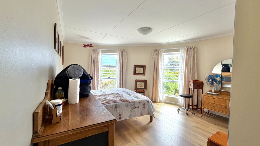 4 Bedroom Property for Sale in Bettys Bay Western Cape